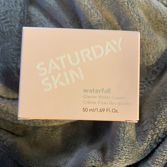 Makeup - Picture 5 of 16